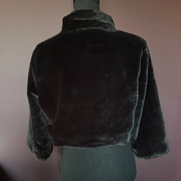 Elegant Black Faux Fur Cropped Jacket, Laundry by Shelli Segal, M - Picture 3 of 11